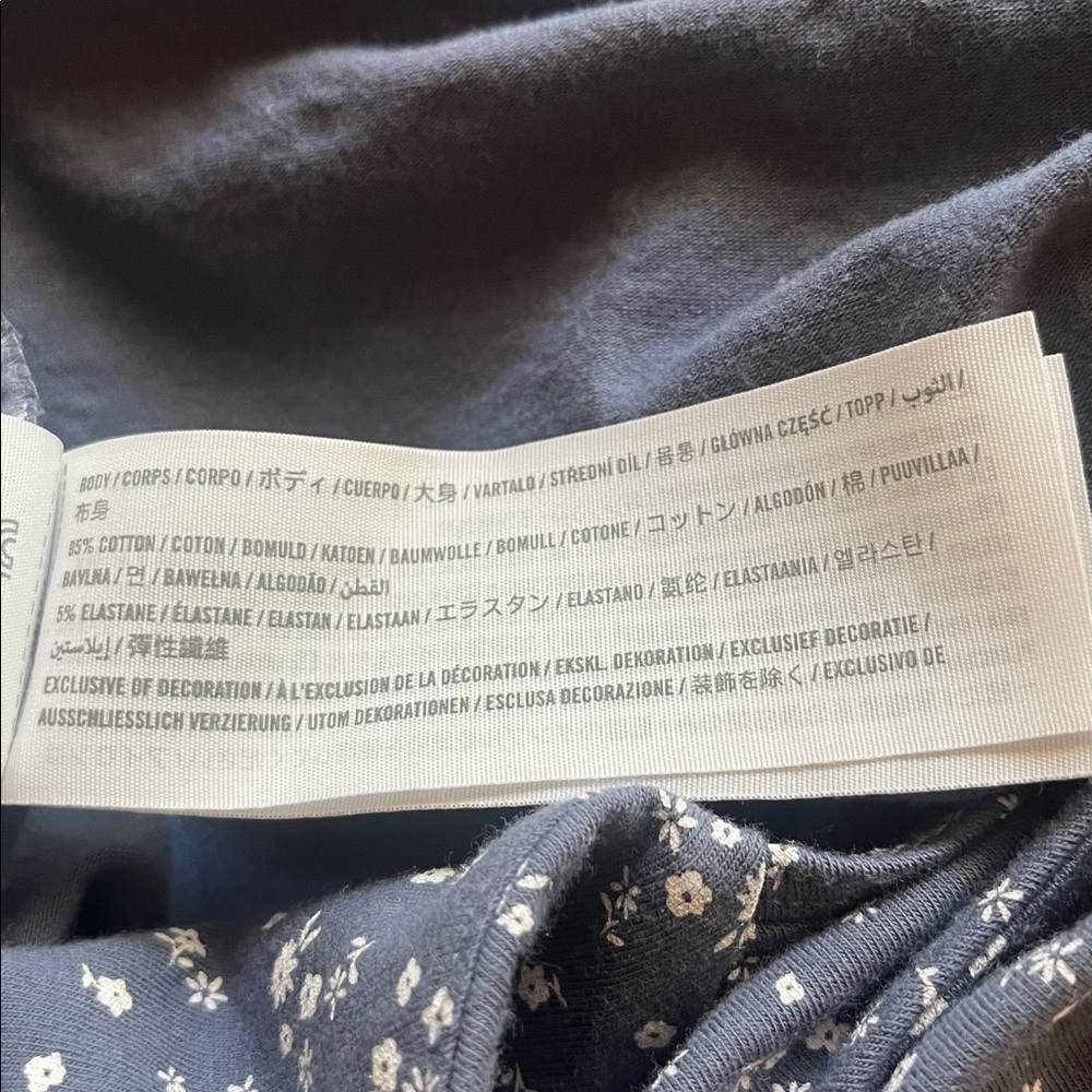 Hollister Navy Floral Crop Top - Picture 11 of 11